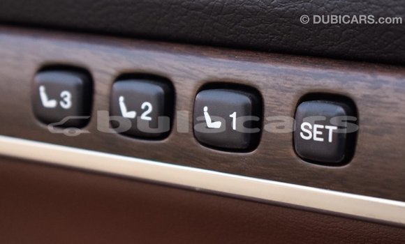 Acheter Import Voiture Toyota Land Cruiser Blanc à Import - Dubai, Central Acheter Import Voiture Toyota Land Cruiser Blanc à Import - Dubai, Central