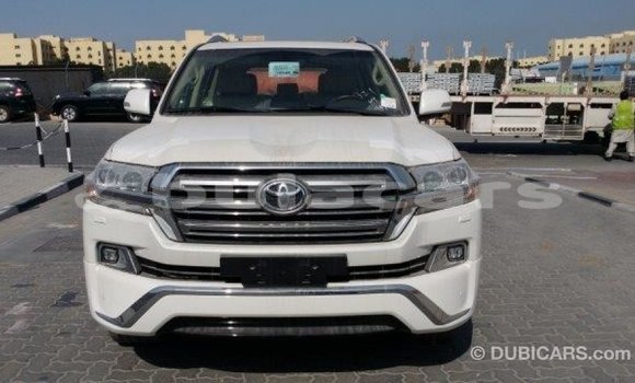 Buy Import Toyota Land Cruiser White Car in Import - Dubai in Central Buy Import Toyota Land Cruiser White Car in Import - Dubai in Central