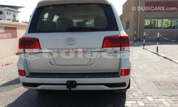 Buy Import Toyota Land Cruiser White Car in Import - Dubai in Central Buy Import Toyota Land Cruiser White Car in Import - Dubai in Central