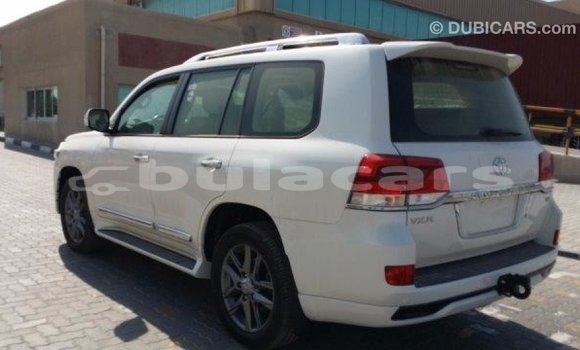 Buy Import Toyota Land Cruiser White Car in Import - Dubai in Central Buy Import Toyota Land Cruiser White Car in Import - Dubai in Central