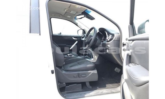 Acheter Import Voiture Mercedes-Benz 250 Blanc à Import - Dubai, Central Acheter Import Voiture Mercedes-Benz 250 Blanc à Import - Dubai, Central