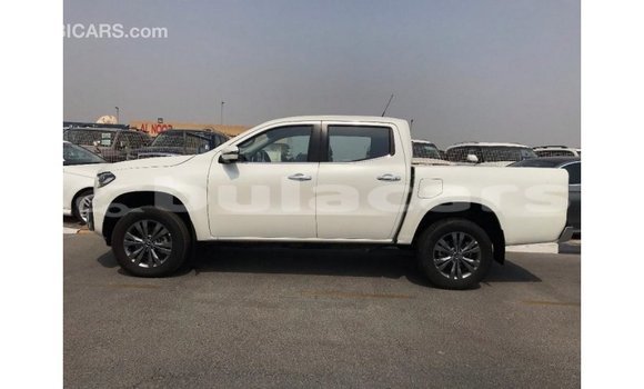 Acheter Import Voiture Mercedes-Benz 250 Blanc à Import - Dubai, Central Acheter Import Voiture Mercedes-Benz 250 Blanc à Import - Dubai, Central