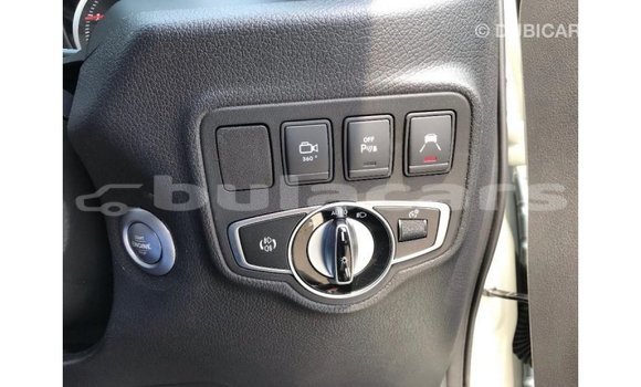 Acheter Import Voiture Mercedes-Benz 250 Blanc à Import - Dubai, Central Acheter Import Voiture Mercedes-Benz 250 Blanc à Import - Dubai, Central