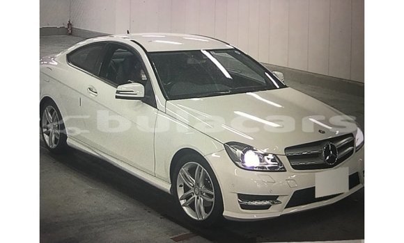 Buy Import Mercedes-Benz 190 White Car in Import - Dubai in Central Buy Import Mercedes-Benz 190 White Car in Import - Dubai in Central