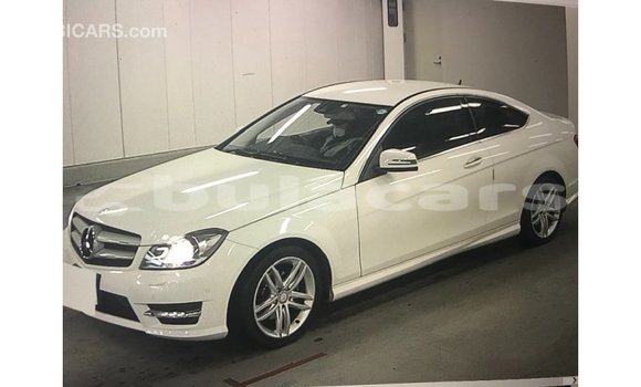 Buy Import Mercedes-Benz 190 White Car in Import - Dubai in Central Buy Import Mercedes-Benz 190 White Car in Import - Dubai in Central