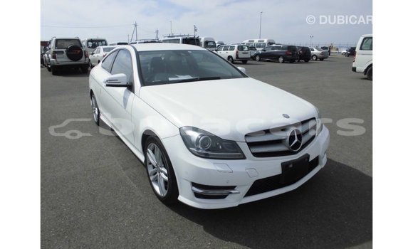 Buy Import Mercedes-Benz 190 White Car in Import - Dubai in Central Buy Import Mercedes-Benz 190 White Car in Import - Dubai in Central