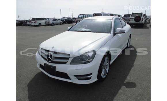 Buy Import Mercedes-Benz 190 White Car in Import - Dubai in Central Buy Import Mercedes-Benz 190 White Car in Import - Dubai in Central