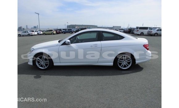 Buy Import Mercedes-Benz 190 White Car in Import - Dubai in Central Buy Import Mercedes-Benz 190 White Car in Import - Dubai in Central