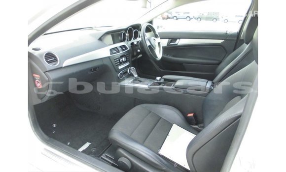 Buy Import Mercedes-Benz 190 White Car in Import - Dubai in Central Buy Import Mercedes-Benz 190 White Car in Import - Dubai in Central