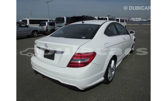 Buy Import Mercedes-Benz 190 White Car in Import - Dubai in Central Buy Import Mercedes-Benz 190 White Car in Import - Dubai in Central