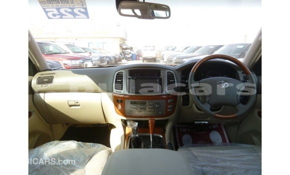 Buy Import Toyota Land Cruiser White Car in Import - Dubai in Central Buy Import Toyota Land Cruiser White Car in Import - Dubai in Central