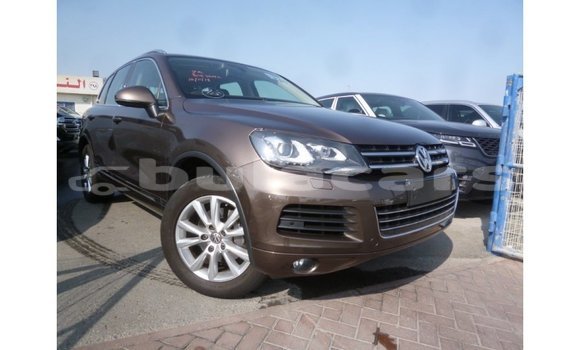 Buy Import Volkswagen Touareg Brown Car in Import - Dubai in Central