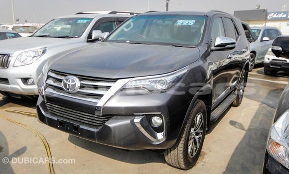 Acheter Import Voiture Toyota Fortuner Gris à Import - Dubai, Central Acheter Import Voiture Toyota Fortuner Gris à Import - Dubai, Central