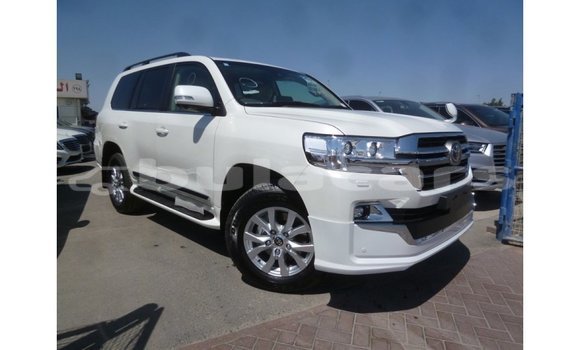 Acheter Import Voiture Toyota Land Cruiser Blanc à Import - Dubai, Central Acheter Import Voiture Toyota Land Cruiser Blanc à Import - Dubai, Central