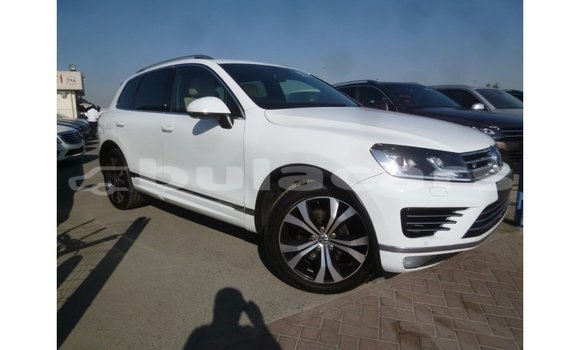 Buy Import Volkswagen Touareg White Car in Import - Dubai in Central