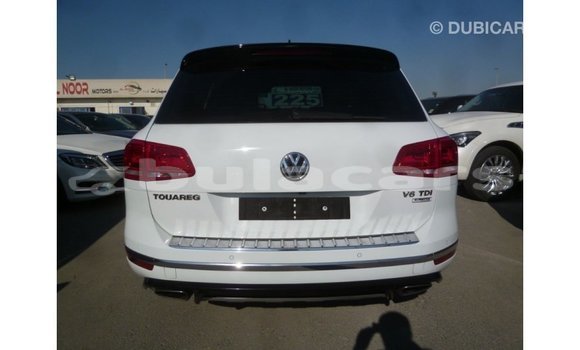 Acheter Import Voiture Volkswagen Touareg Blanc à Import - Dubai, Central Acheter Import Voiture Volkswagen Touareg Blanc à Import - Dubai, Central