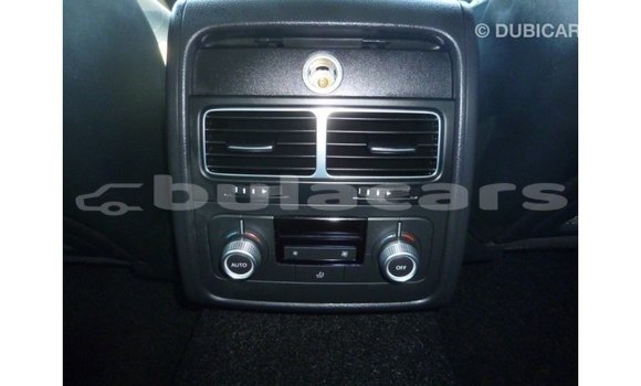 Acheter Import Voiture Volkswagen Touareg Blanc à Import - Dubai, Central Acheter Import Voiture Volkswagen Touareg Blanc à Import - Dubai, Central