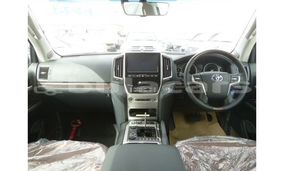 Buy Import Toyota Land Cruiser Other Car in Import - Dubai in Central Buy Import Toyota Land Cruiser Other Car in Import - Dubai in Central