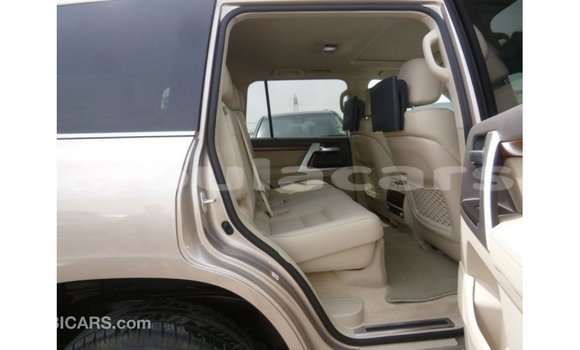 Buy Import Toyota Land Cruiser Other Car in Import - Dubai in Central Buy Import Toyota Land Cruiser Other Car in Import - Dubai in Central