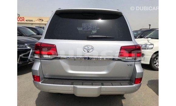 Acheter Import Voiture Toyota Land Cruiser Gris à Import - Dubai, Central Acheter Import Voiture Toyota Land Cruiser Gris à Import - Dubai, Central