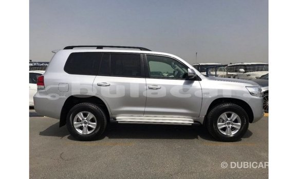 Acheter Import Voiture Toyota Land Cruiser Gris à Import - Dubai, Central Acheter Import Voiture Toyota Land Cruiser Gris à Import - Dubai, Central