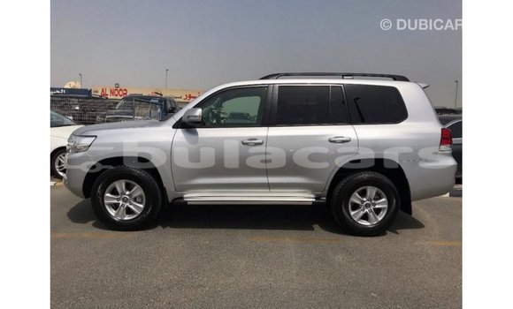 Acheter Import Voiture Toyota Land Cruiser Gris à Import - Dubai, Central Acheter Import Voiture Toyota Land Cruiser Gris à Import - Dubai, Central