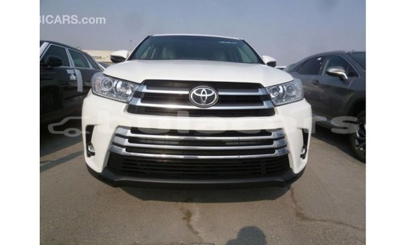 Buy Import Toyota Kluger White Car in Import - Dubai in Central Buy Import Toyota Kluger White Car in Import - Dubai in Central