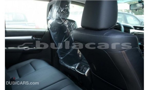 Acheter Import Voiture Toyota Hilux Gris à Import - Dubai, Central Acheter Import Voiture Toyota Hilux Gris à Import - Dubai, Central