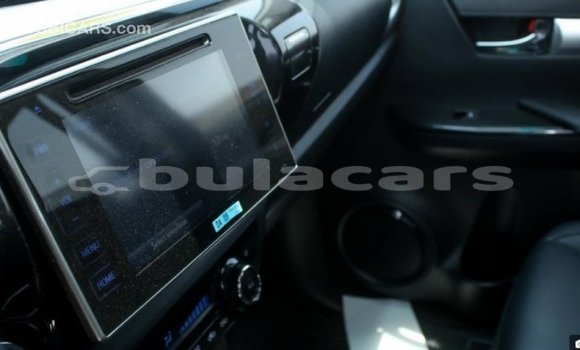 Acheter Import Voiture Toyota Hilux Gris à Import - Dubai, Central Acheter Import Voiture Toyota Hilux Gris à Import - Dubai, Central