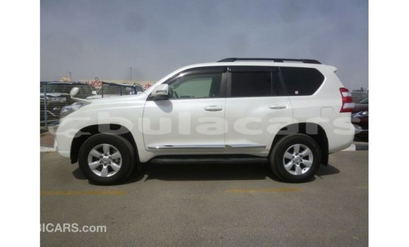 Acheter Import Voiture Toyota Prado Blanc à Import - Dubai, Central Acheter Import Voiture Toyota Prado Blanc à Import - Dubai, Central