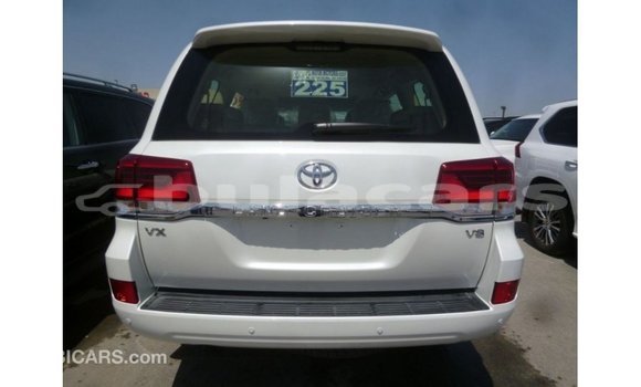 Buy Import Toyota Land Cruiser White Car in Import - Dubai in Central Buy Import Toyota Land Cruiser White Car in Import - Dubai in Central