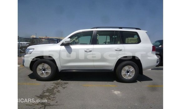 Buy Import Toyota Land Cruiser White Car in Import - Dubai in Central Buy Import Toyota Land Cruiser White Car in Import - Dubai in Central