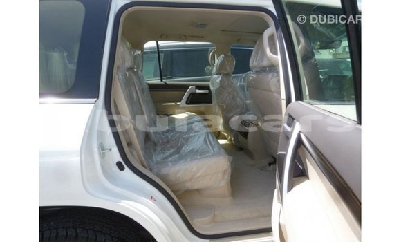 Buy Import Toyota Land Cruiser White Car in Import - Dubai in Central Buy Import Toyota Land Cruiser White Car in Import - Dubai in Central