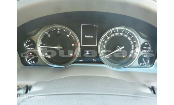 Buy Import Toyota Land Cruiser White Car in Import - Dubai in Central Buy Import Toyota Land Cruiser White Car in Import - Dubai in Central