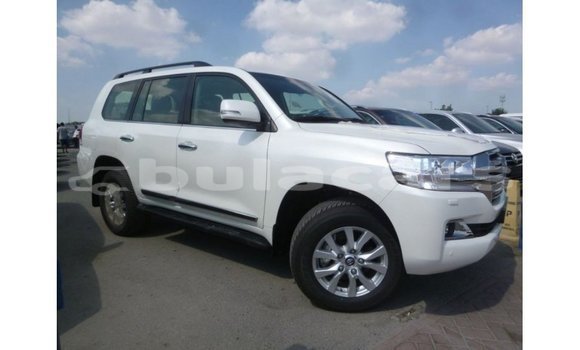Acheter Import Voiture Toyota Land Cruiser Blanc à Import - Dubai, Central Acheter Import Voiture Toyota Land Cruiser Blanc à Import - Dubai, Central