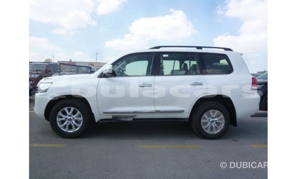 Acheter Import Voiture Toyota Land Cruiser Blanc à Import - Dubai, Central Acheter Import Voiture Toyota Land Cruiser Blanc à Import - Dubai, Central