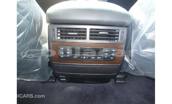 Acheter Import Voiture Toyota Land Cruiser Blanc à Import - Dubai, Central Acheter Import Voiture Toyota Land Cruiser Blanc à Import - Dubai, Central
