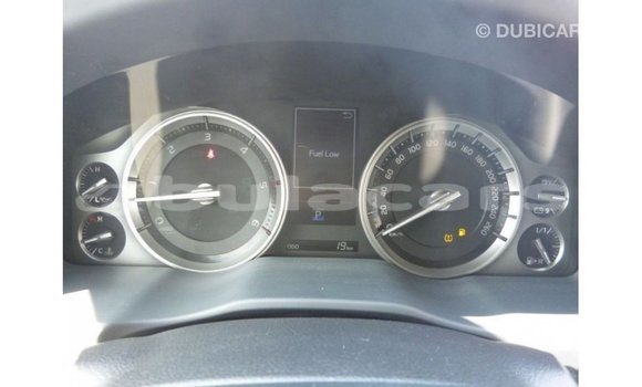 Acheter Import Voiture Toyota Land Cruiser Blanc à Import - Dubai, Central Acheter Import Voiture Toyota Land Cruiser Blanc à Import - Dubai, Central