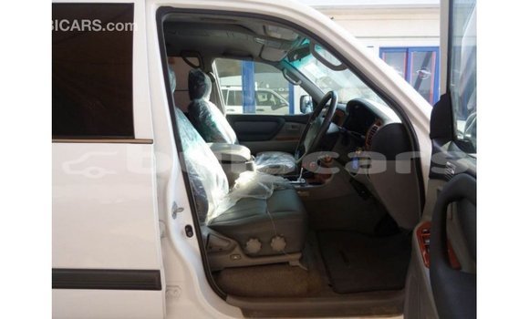Buy Import Toyota Land Cruiser White Car in Import - Dubai in Central Buy Import Toyota Land Cruiser White Car in Import - Dubai in Central