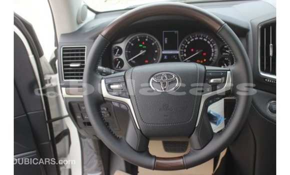 Buy Import Toyota Land Cruiser White Car in Import - Dubai in Central Buy Import Toyota Land Cruiser White Car in Import - Dubai in Central