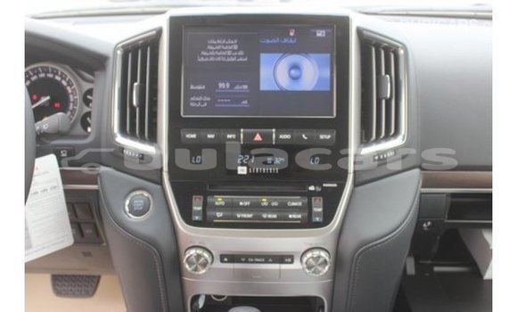 Buy Import Toyota Land Cruiser White Car in Import - Dubai in Central Buy Import Toyota Land Cruiser White Car in Import - Dubai in Central