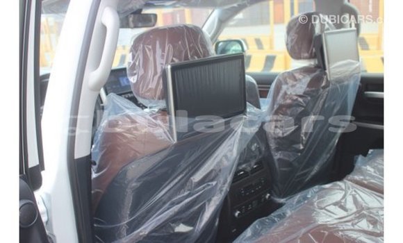 Buy Import Toyota Land Cruiser White Car in Import - Dubai in Central Buy Import Toyota Land Cruiser White Car in Import - Dubai in Central