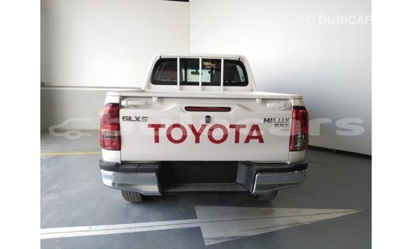Acheter Import Voiture Toyota Hilux Blanc à Import - Dubai, Central Acheter Import Voiture Toyota Hilux Blanc à Import - Dubai, Central