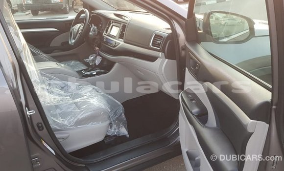 Buy Import Toyota Highlander Grey Car in Import - Dubai in Central Buy Import Toyota Highlander Grey Car in Import - Dubai in Central