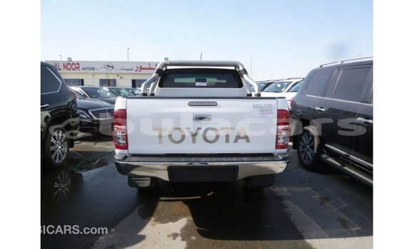 Buy Import Toyota Hilux White Car in Import - Dubai in Central Buy Import Toyota Hilux White Car in Import - Dubai in Central