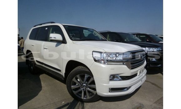 Buy Import Toyota Land Cruiser White Car in Import - Dubai in Central Buy Import Toyota Land Cruiser White Car in Import - Dubai in Central