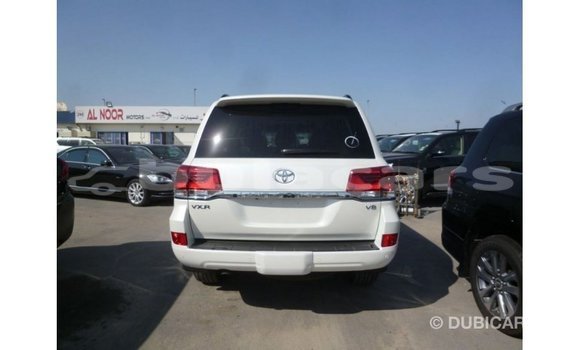 Buy Import Toyota Land Cruiser White Car in Import - Dubai in Central Buy Import Toyota Land Cruiser White Car in Import - Dubai in Central