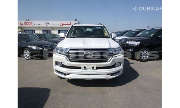 Buy Import Toyota Land Cruiser White Car in Import - Dubai in Central Buy Import Toyota Land Cruiser White Car in Import - Dubai in Central