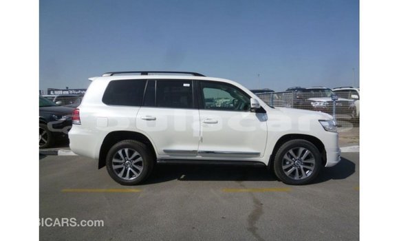 Buy Import Toyota Land Cruiser White Car in Import - Dubai in Central Buy Import Toyota Land Cruiser White Car in Import - Dubai in Central