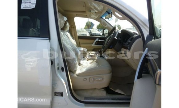 Buy Import Toyota Land Cruiser White Car in Import - Dubai in Central Buy Import Toyota Land Cruiser White Car in Import - Dubai in Central